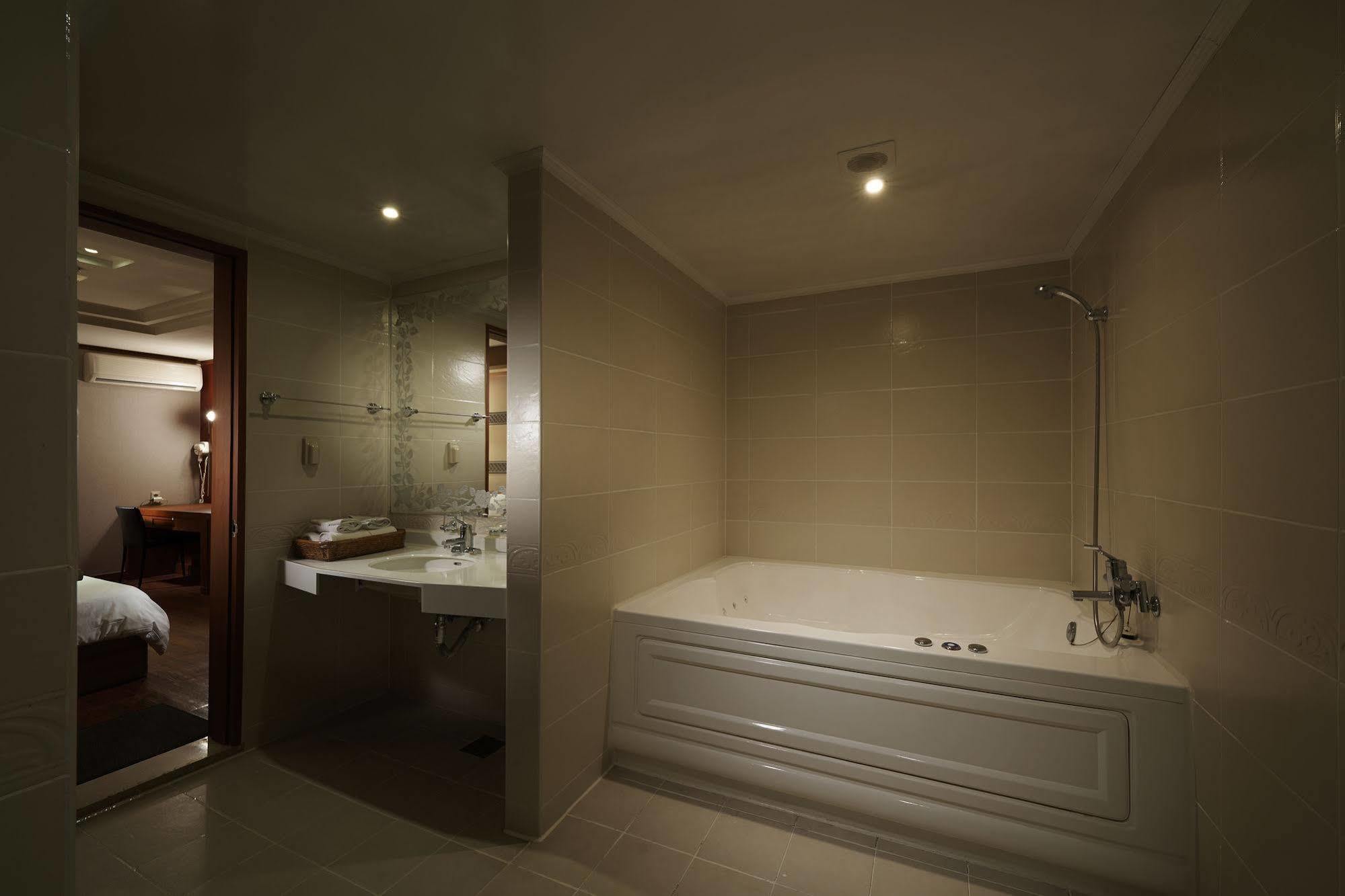 Hotel Noblesse, Yeoksam Seul Dış mekan fotoğraf